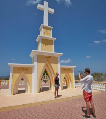 Bonaire_island_CrossWithView_9
