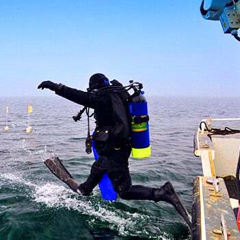 scuba-diver-1237237_1920